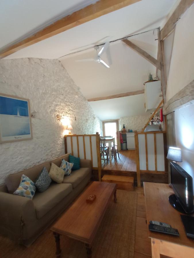 Ecurie Le Buguet Apartamento Saint-Antoine-Cumond Exterior foto